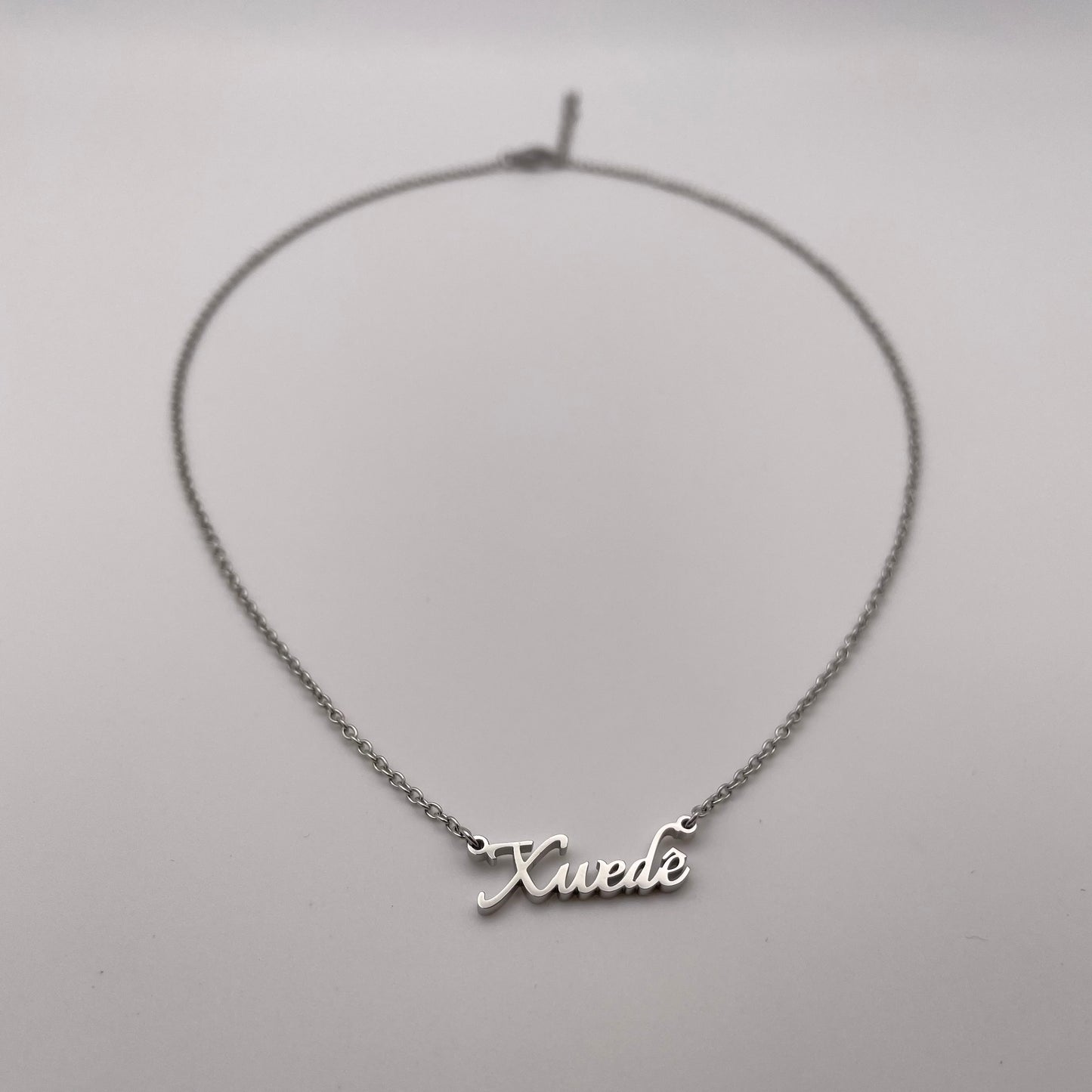 Jesidische Kette mit Kurdischer Schrift „Xwede“ - Gold & Silber | Symbol für Gott | Eleganter Schmuck für Jesiden & Kurden