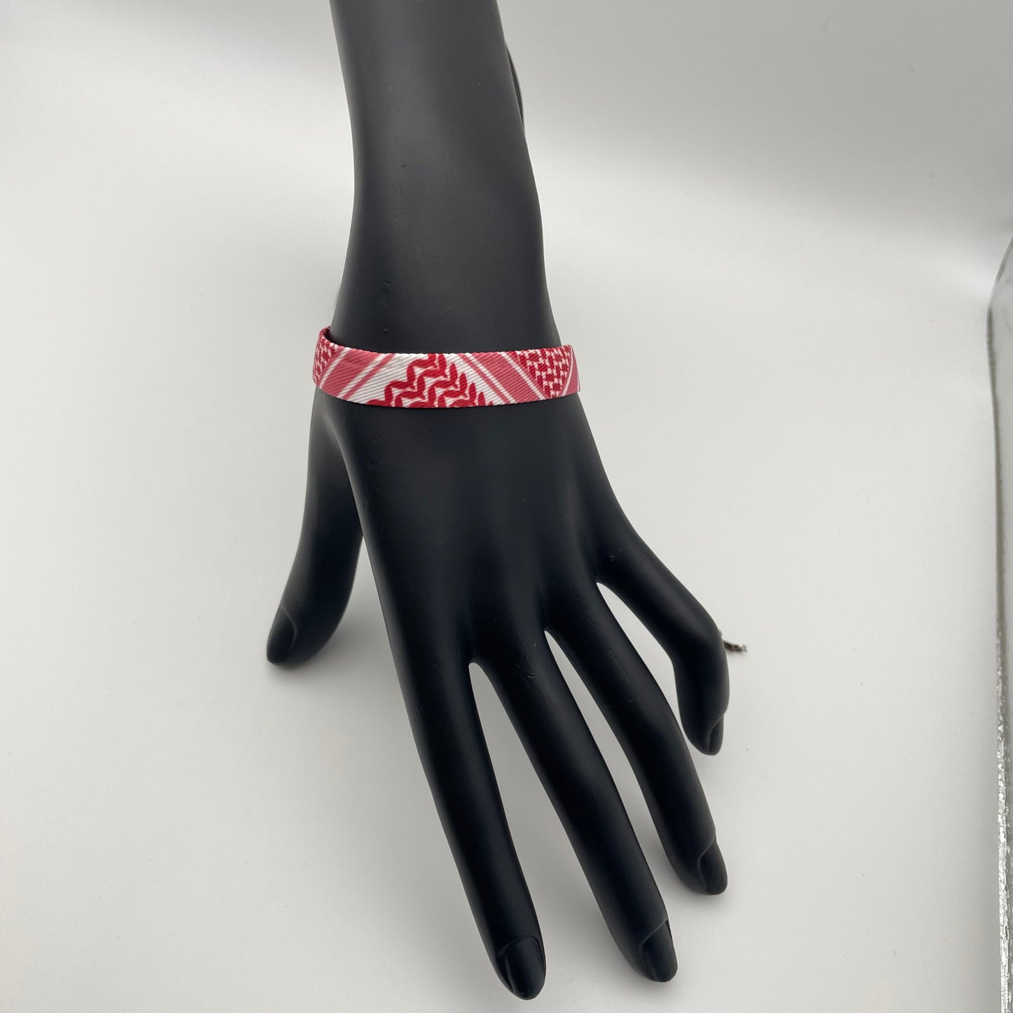 Geschenk-Bundle: „Allah“ Kette, Shemagh Armband in Rot, Schwarz & Grün & Rosen Geschenkbox | Elegantes Set für Jeden Anlass