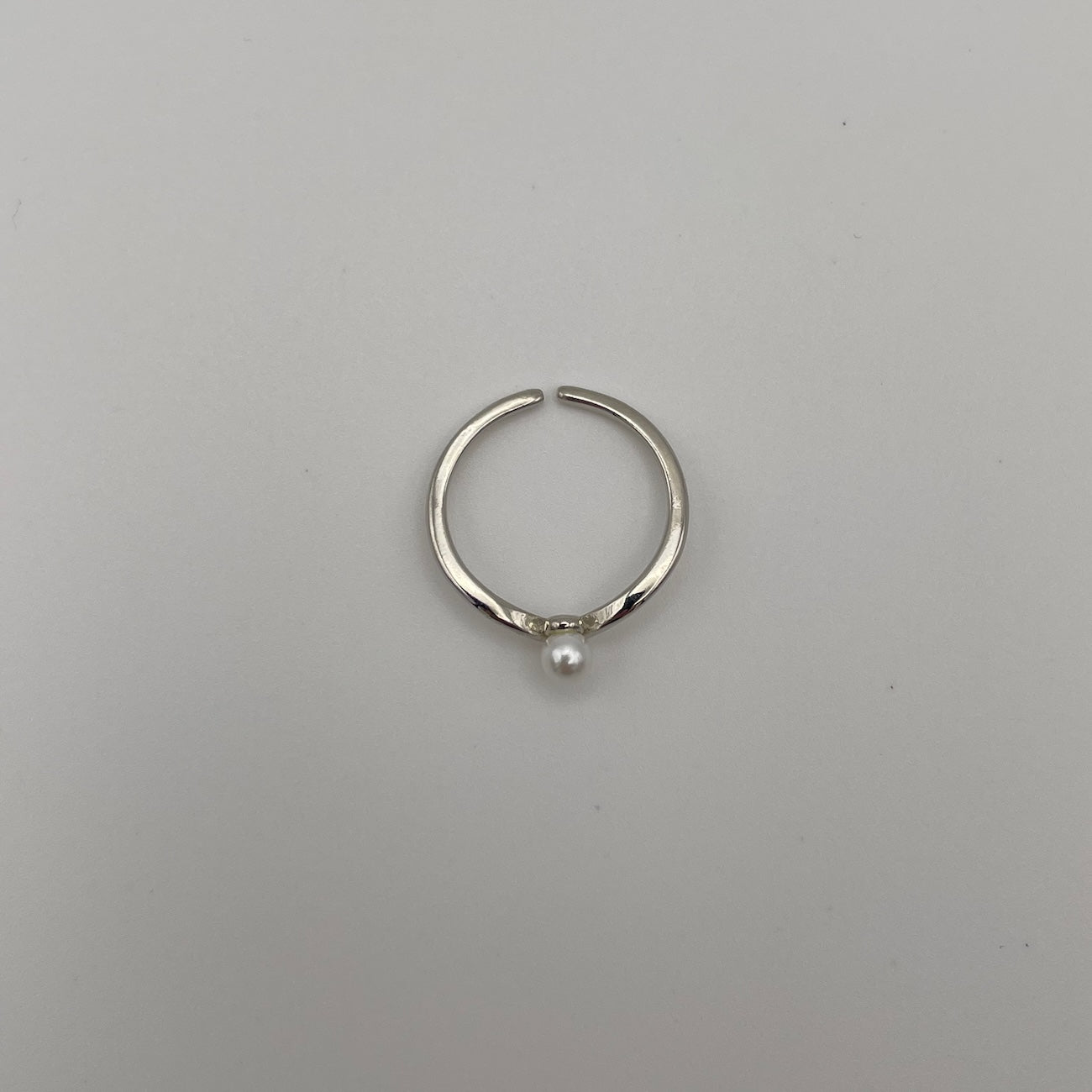 Schlichte Eleganz - Perlenring