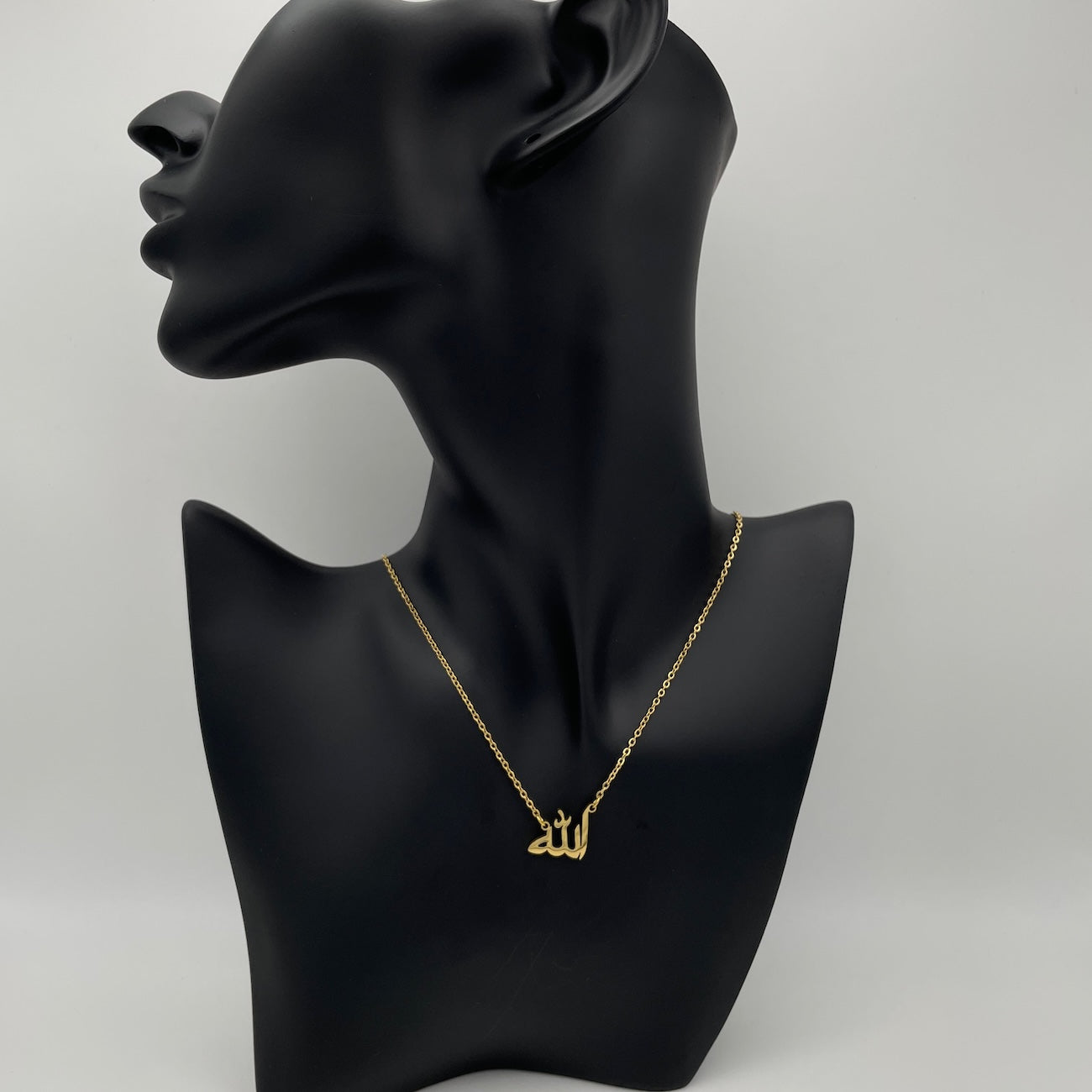 Halskette mit Arabischer Schrift „Allah“ - Gold & Silber | Elegantes Accessoire mit Symbol für Gott