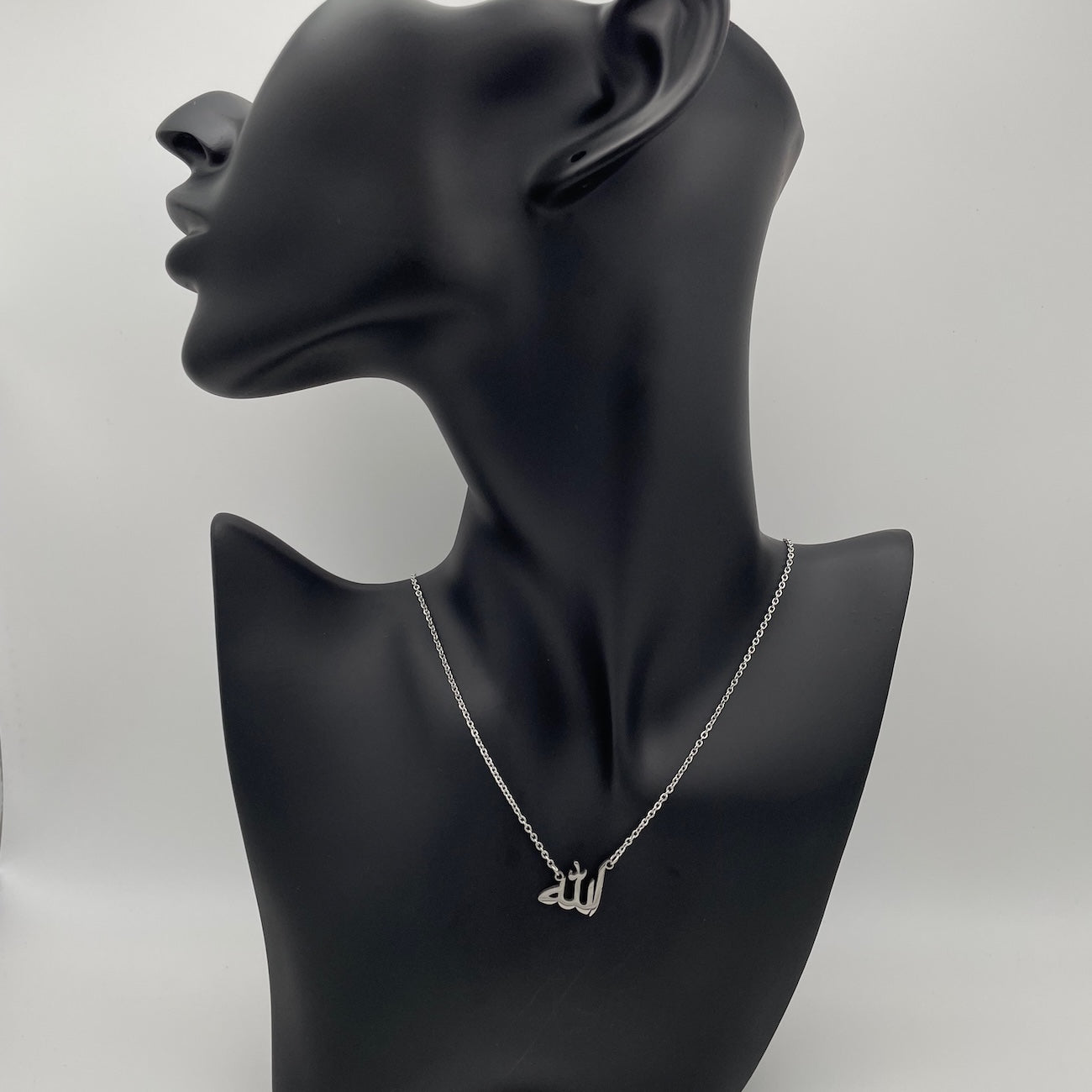 Halskette mit Arabischer Schrift „Allah“ - Gold & Silber | Elegantes Accessoire mit Symbol für Gott